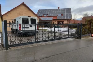 Schiebetor mit Motor